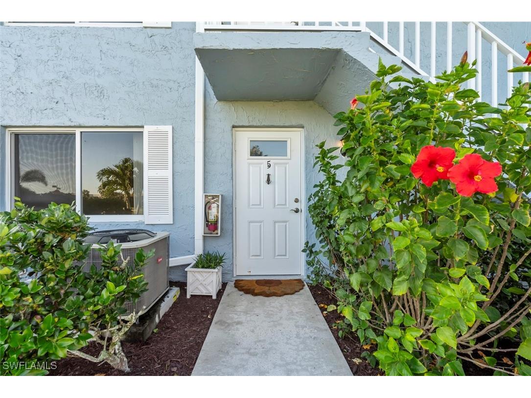 272 Palm Drive #52-5 Naples FL 34112 224084782 image1