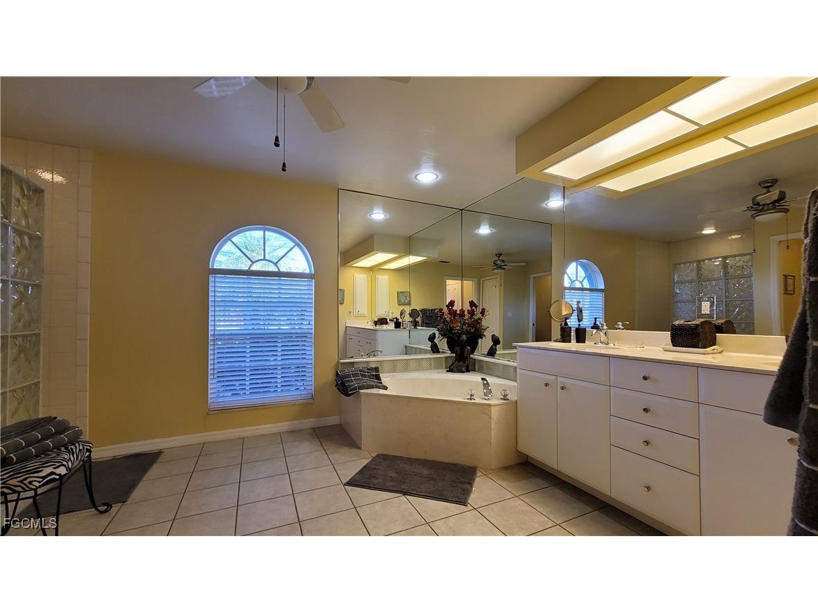 2720 SW 51st Street Cape Coral FL 33914 2025015042 image12