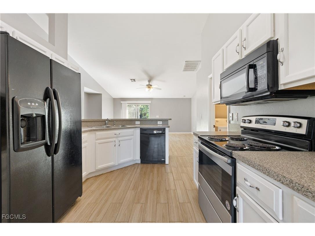 2720 Soaring Hawk Drive Fort Myers FL 33905 2025010341 image10