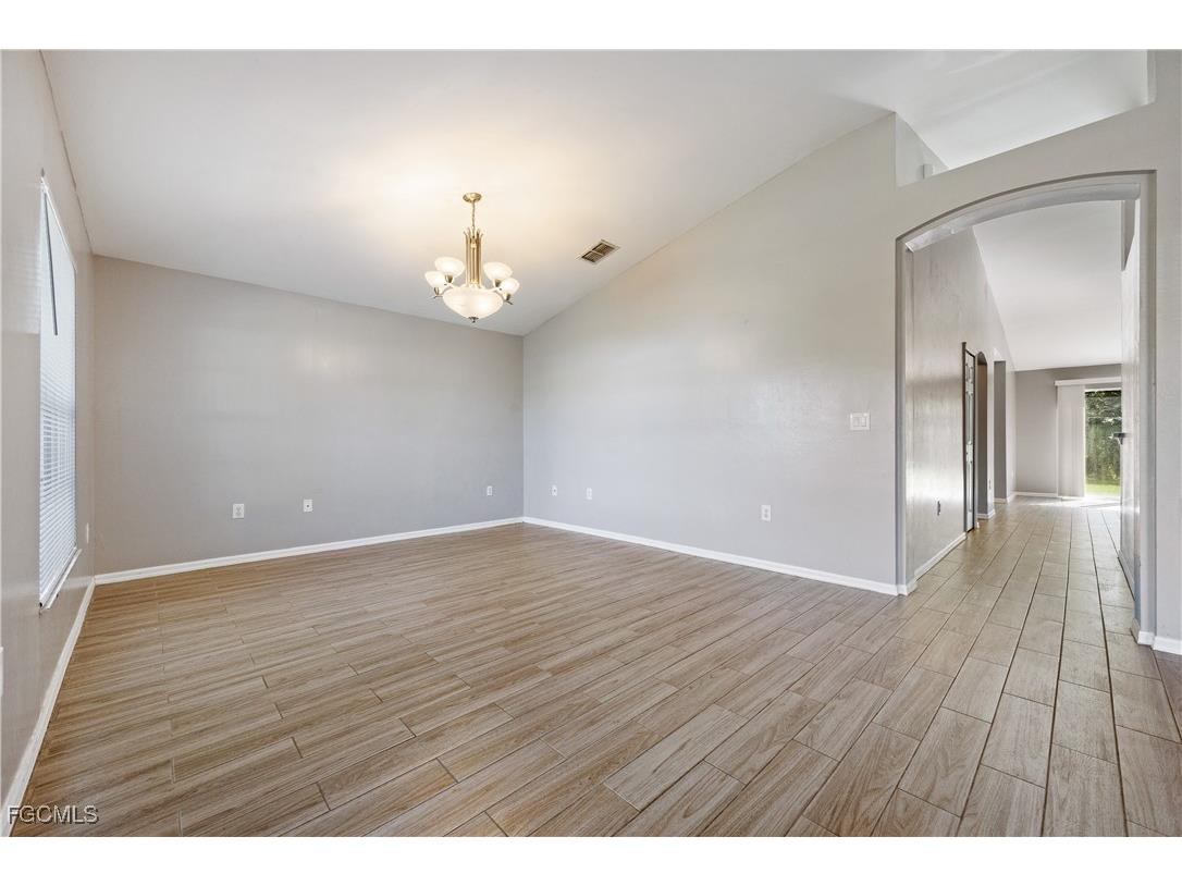 2720 Soaring Hawk Drive Fort Myers FL 33905 2025010341 image4