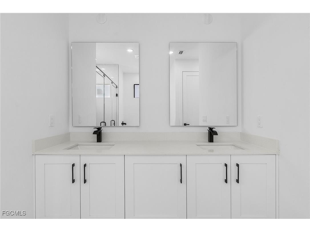 2721 NW 3rd Street Cape Coral FL 33993 2025009618 image12