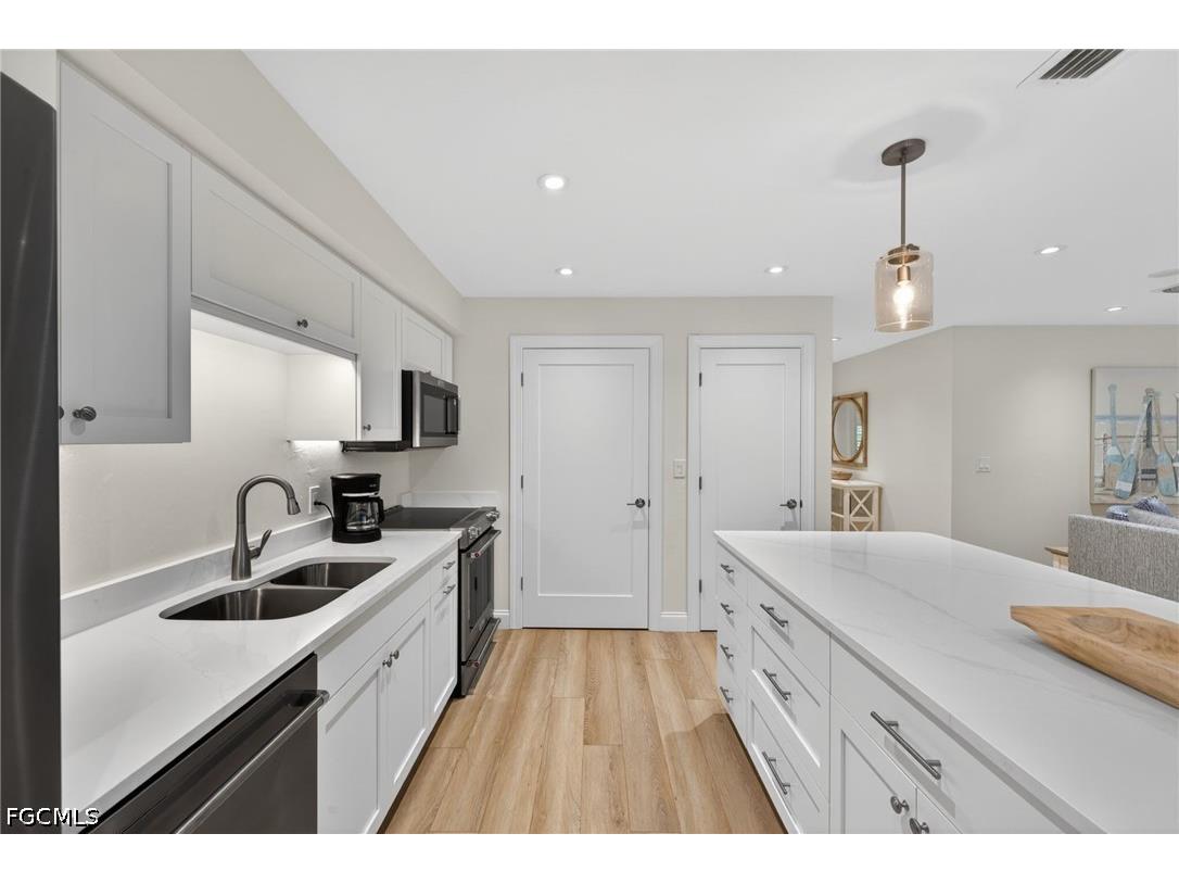 2721 W Gulf Drive #108 Sanibel FL 33957 2026025365 image6
