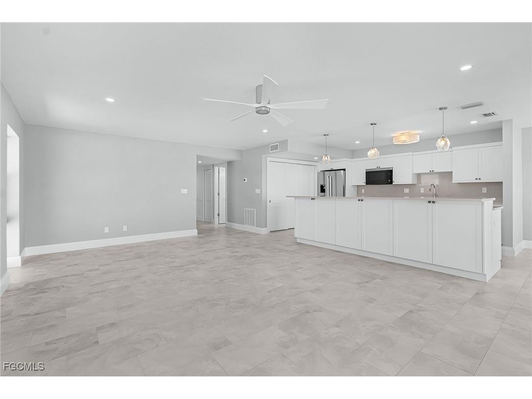 2721 W Gulf Drive #201 Sanibel FL 33957 2025011340 image12