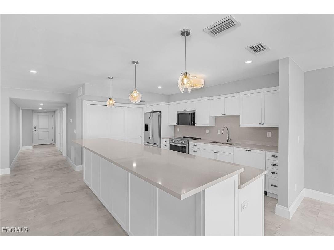 2721 W Gulf Drive #201 Sanibel FL 33957 2025011340 image19