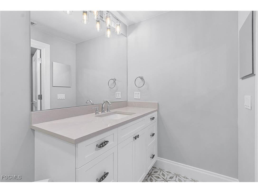 2721 W Gulf Drive #201 Sanibel FL 33957 2025011340 image26