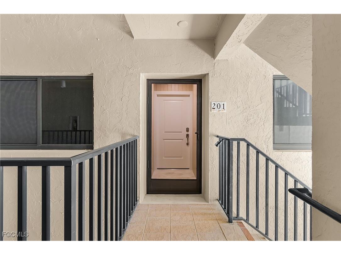 2721 W Gulf Drive #201 Sanibel FL 33957 2025011340 image31