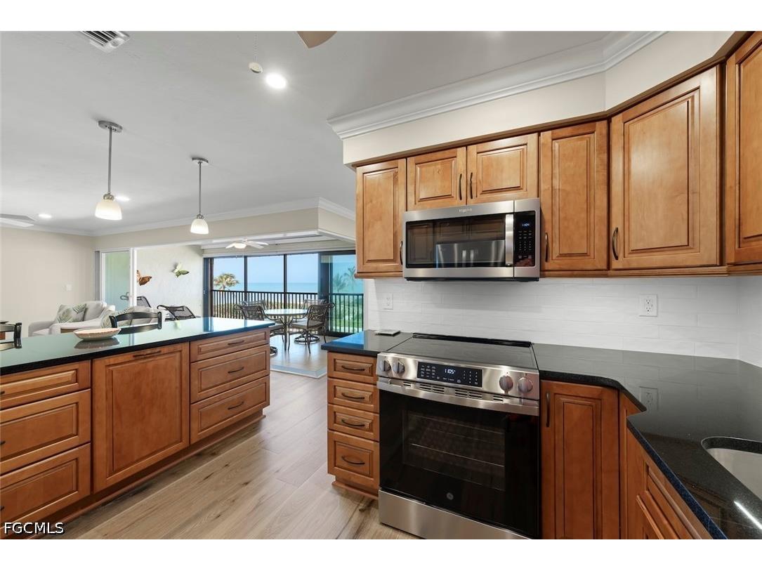 2721 W Gulf Drive #205 Sanibel FL 33957 2026021769 image20