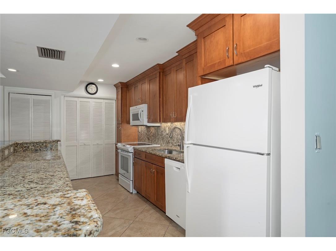 2721 W Gulf Drive #213 Sanibel FL 33957 2025017176 image15