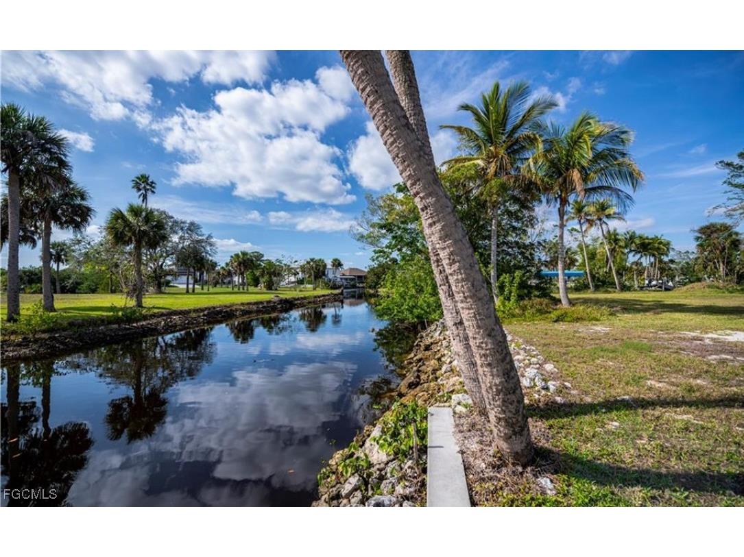 27210 Del Lane Bonita Springs FL 34135 2025017063 image1