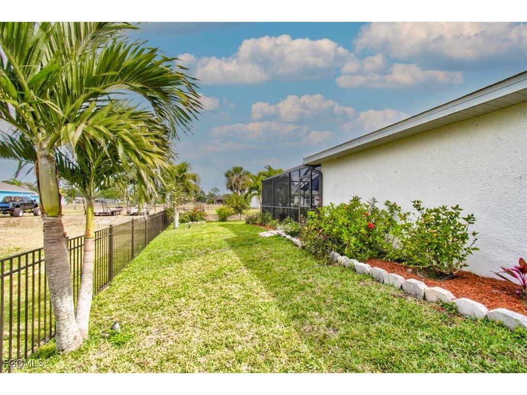 2723 Van Buren Parkway Cape Coral FL 33993 2026000441 image31