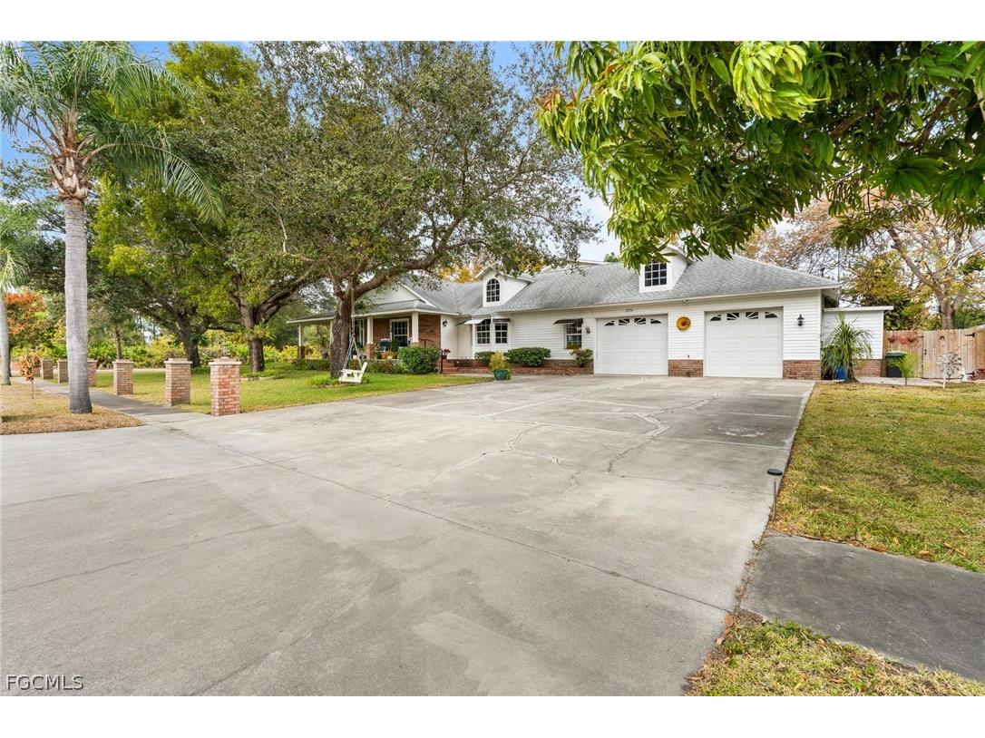 2724 3rd Street SW Lehigh Acres FL 33976 2026007758 image2