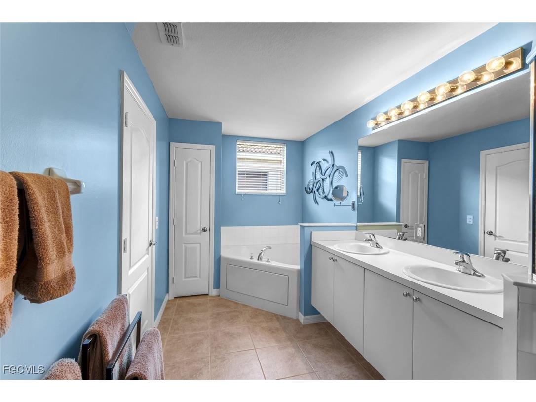 2724 Blue Cypress Lake Court Cape Coral FL 33909 2025013631 image18