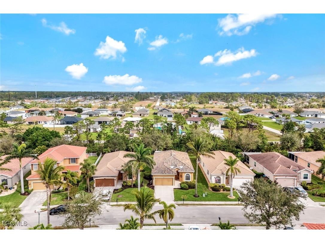 2724 Blue Cypress Lake Court Cape Coral FL 33909 2025013631 image4