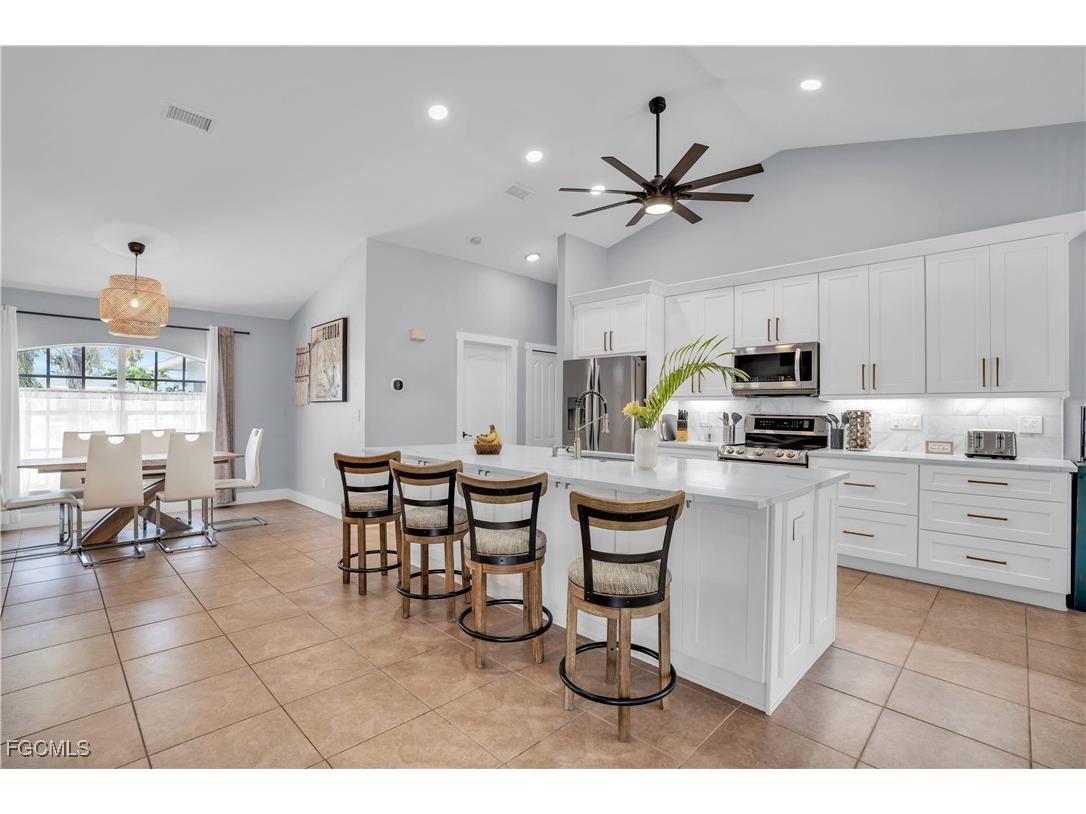 2724 Cape Coral Parkway W Cape Coral FL 33914 2025021453 image7