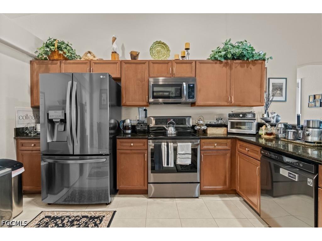 2724 NW 21st Terrace Cape Coral FL 33993 2026020240 image2