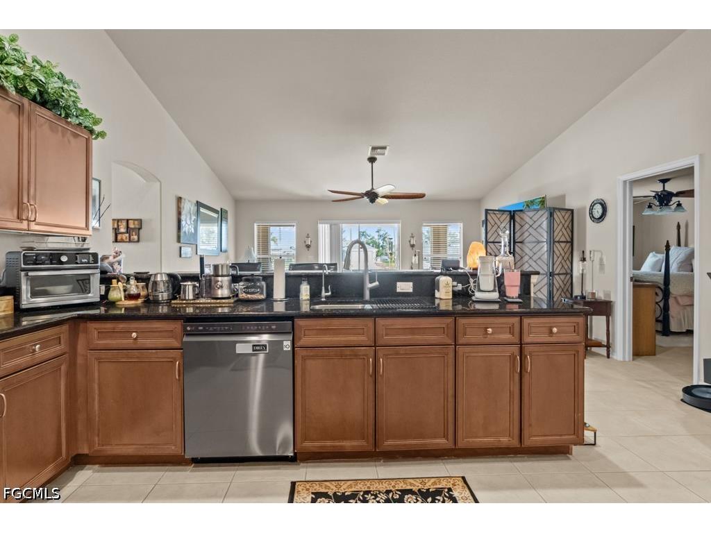 2724 NW 21st Terrace Cape Coral FL 33993 2026020240 image3