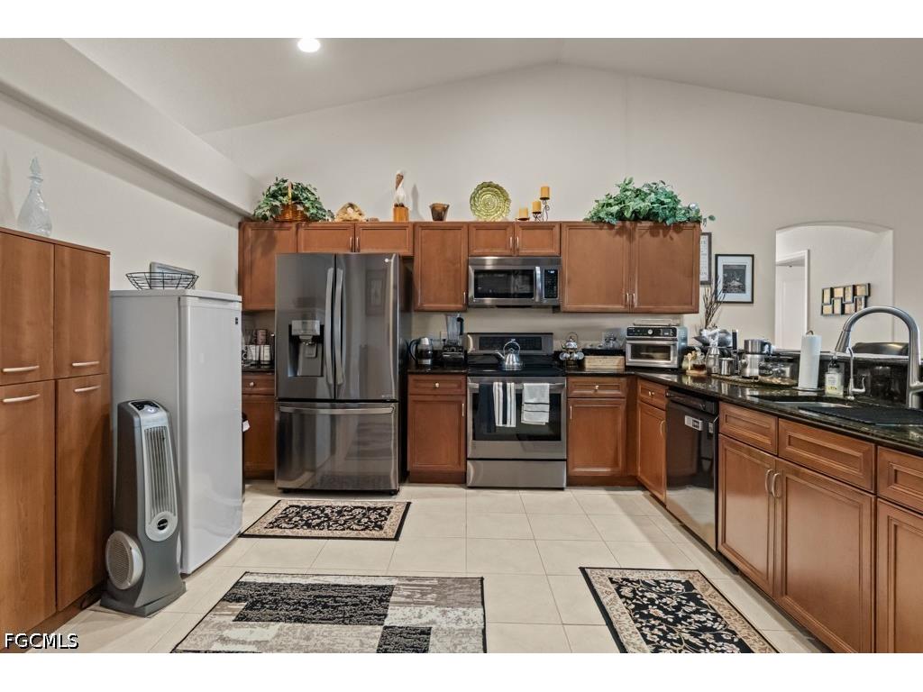 2724 NW 21st Terrace Cape Coral FL 33993 2026020240 image5