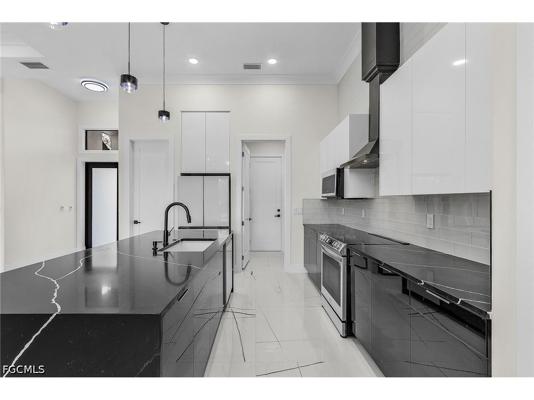 2724 NW 7th Place Cape Coral FL 33993 2026021857 image12
