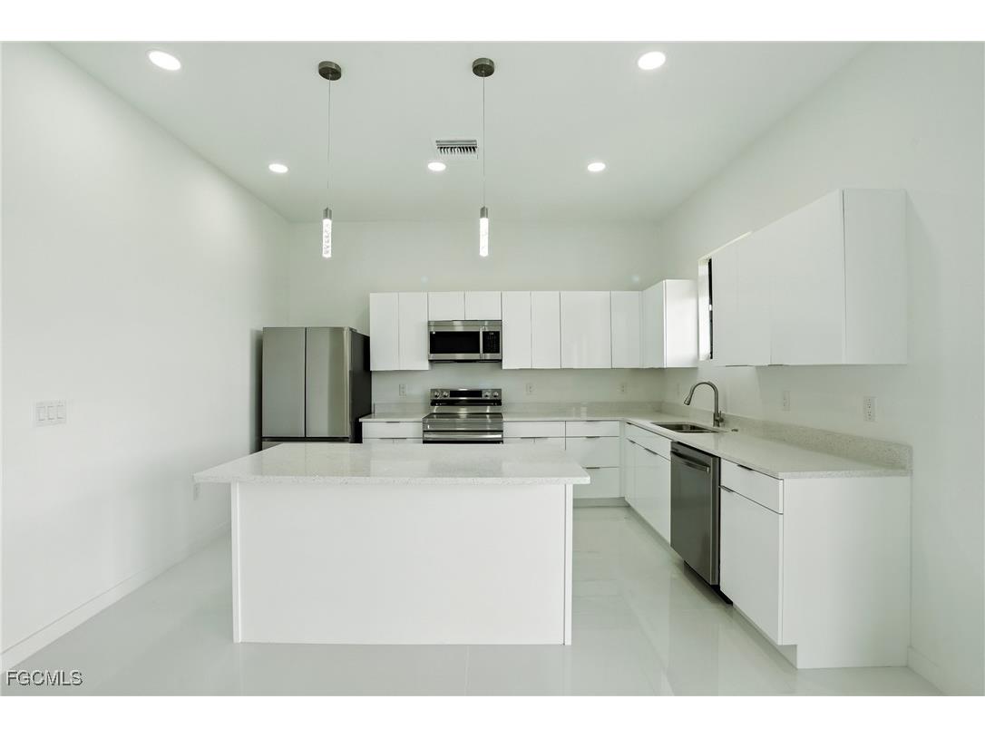 2725 Embers Parkway W Cape Coral FL 33993 2025003829 image10