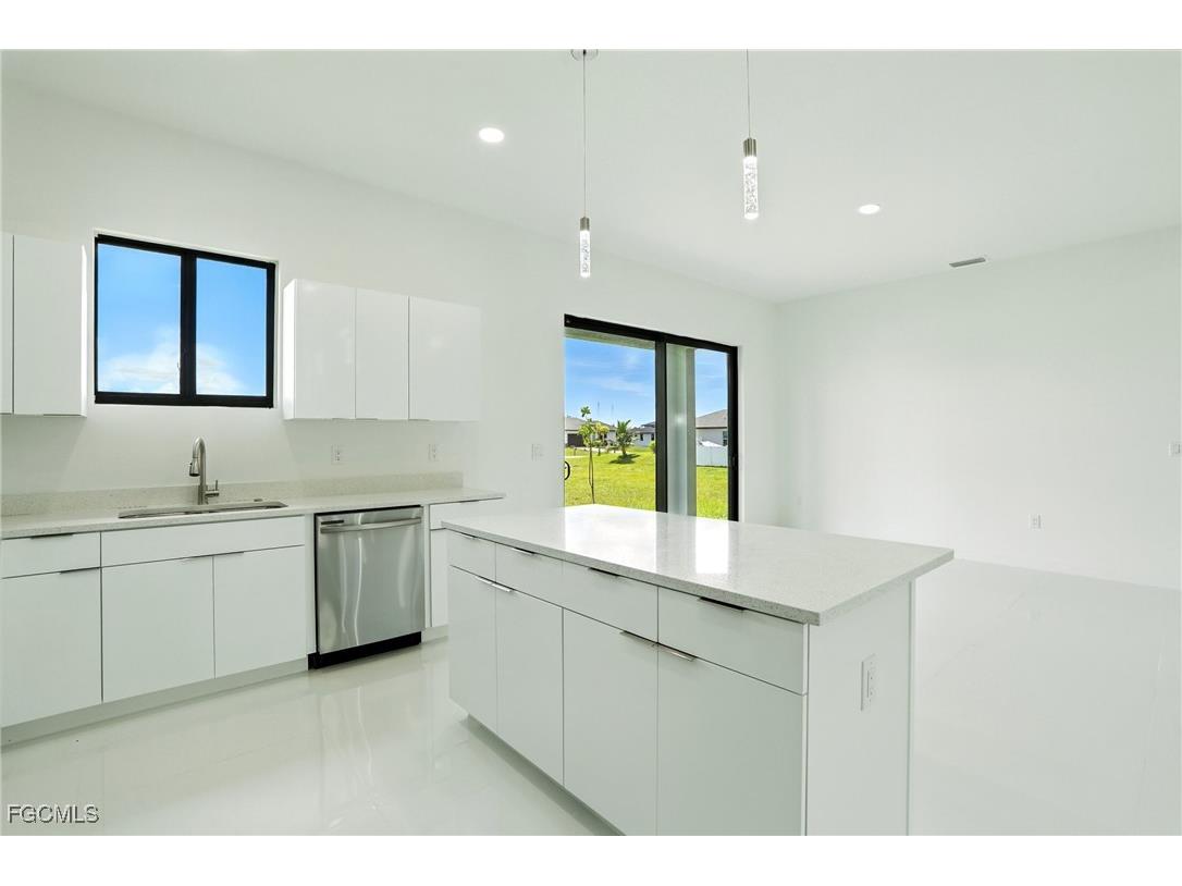 2725 Embers Parkway W Cape Coral FL 33993 2025003829 image12