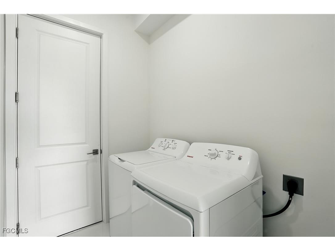 2725 Embers Parkway W Cape Coral FL 33993 2025003829 image29