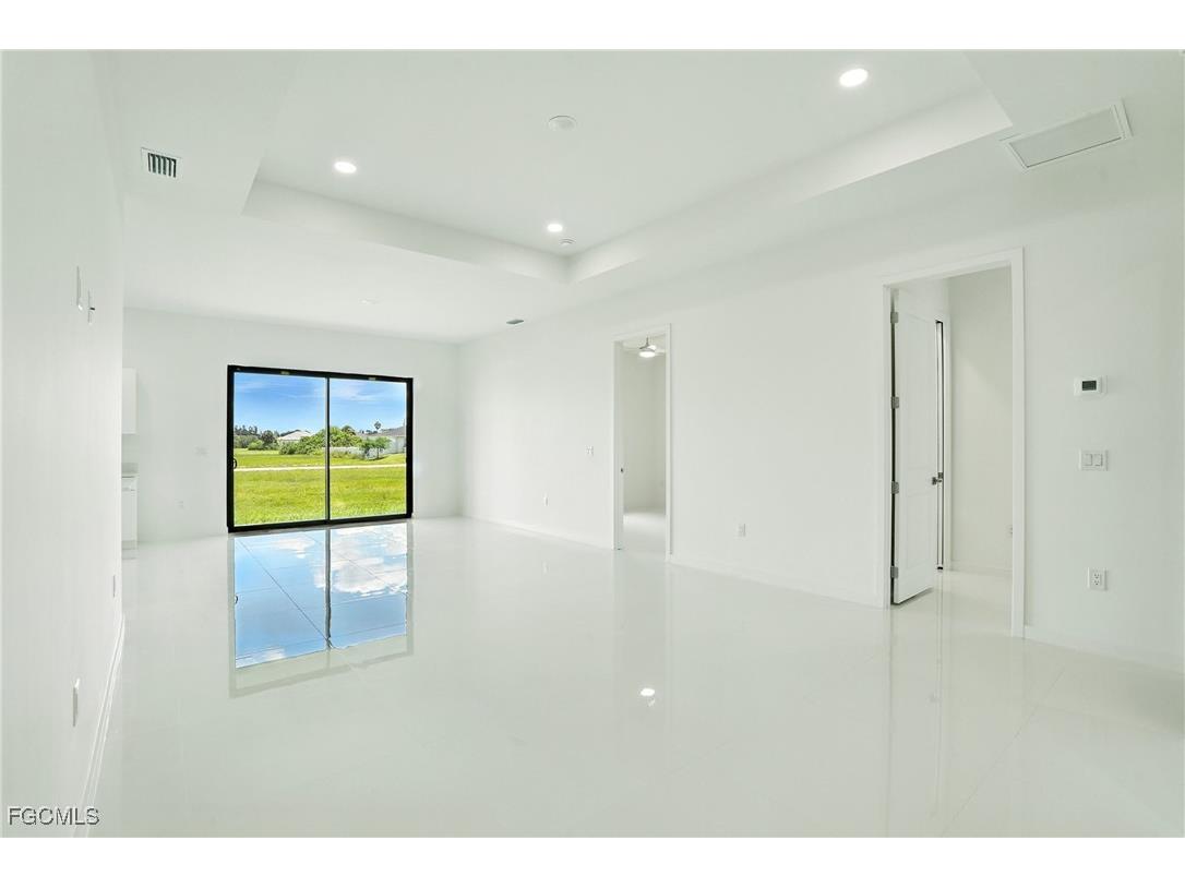 2725 Embers Parkway W Cape Coral FL 33993 2025003829 image4
