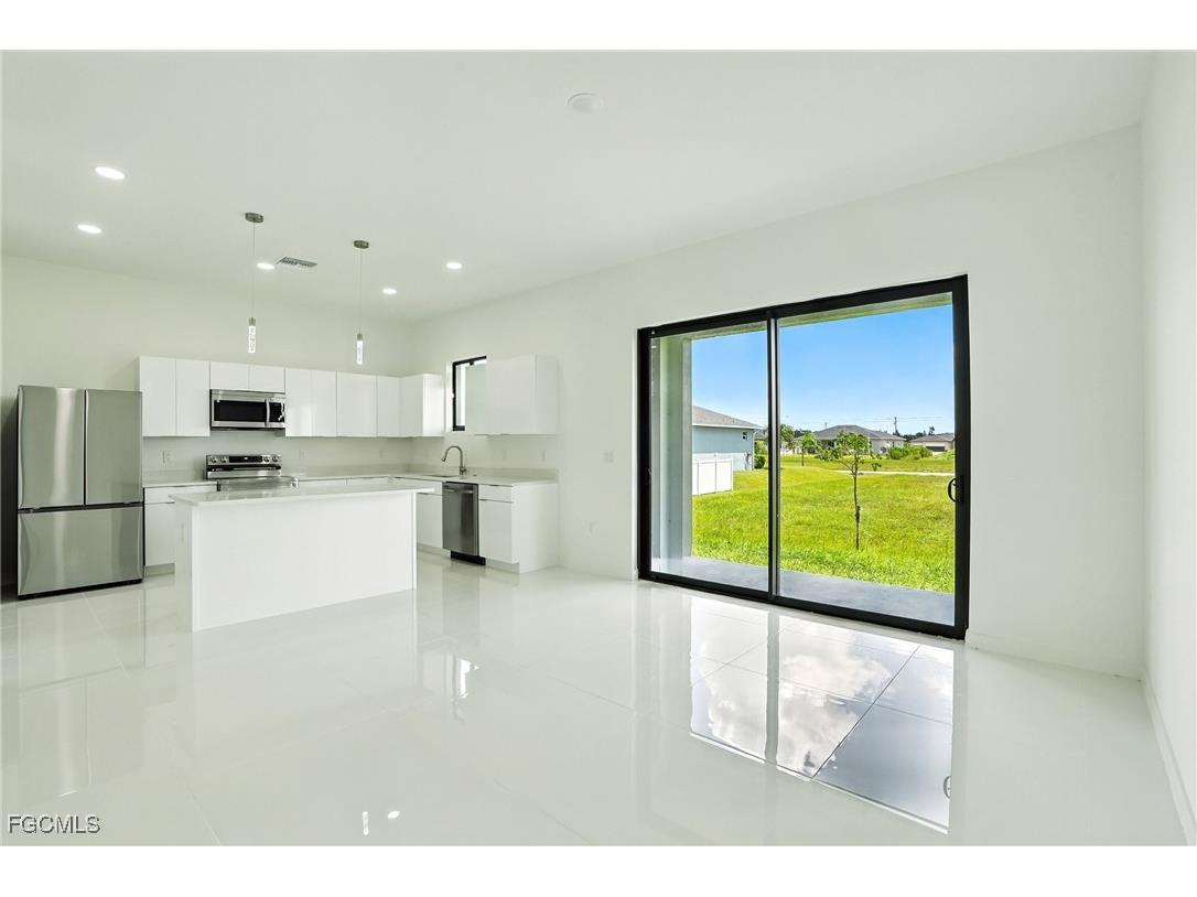 2725 Embers Parkway W Cape Coral FL 33993 2025003829 image6