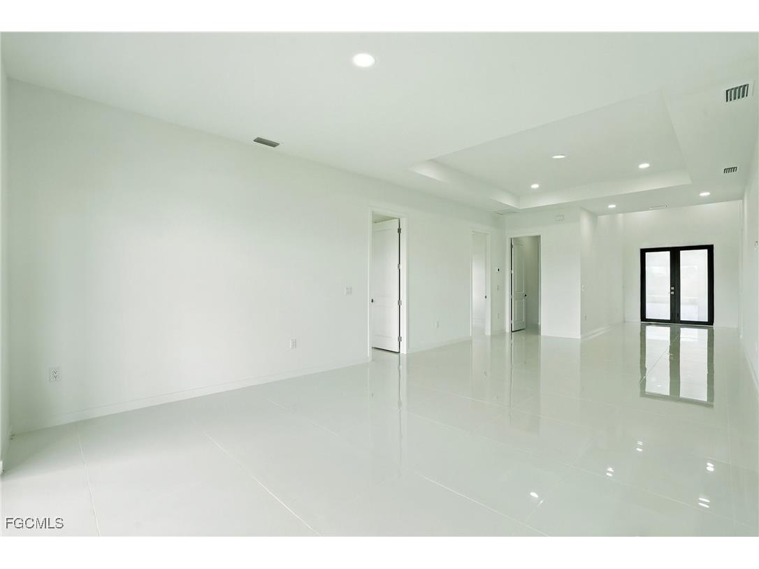 2725 Embers Parkway W Cape Coral FL 33993 2025003829 image8