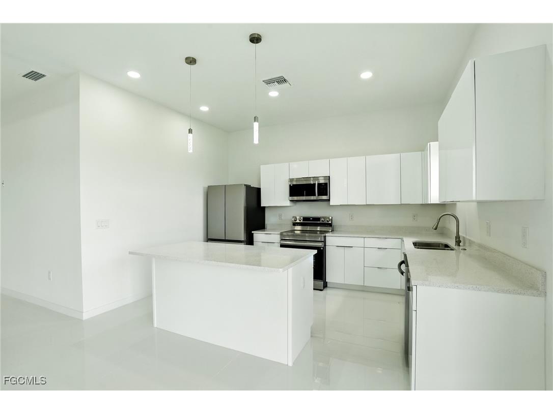 2725 Embers Parkway W Cape Coral FL 33993 2025003829 image9