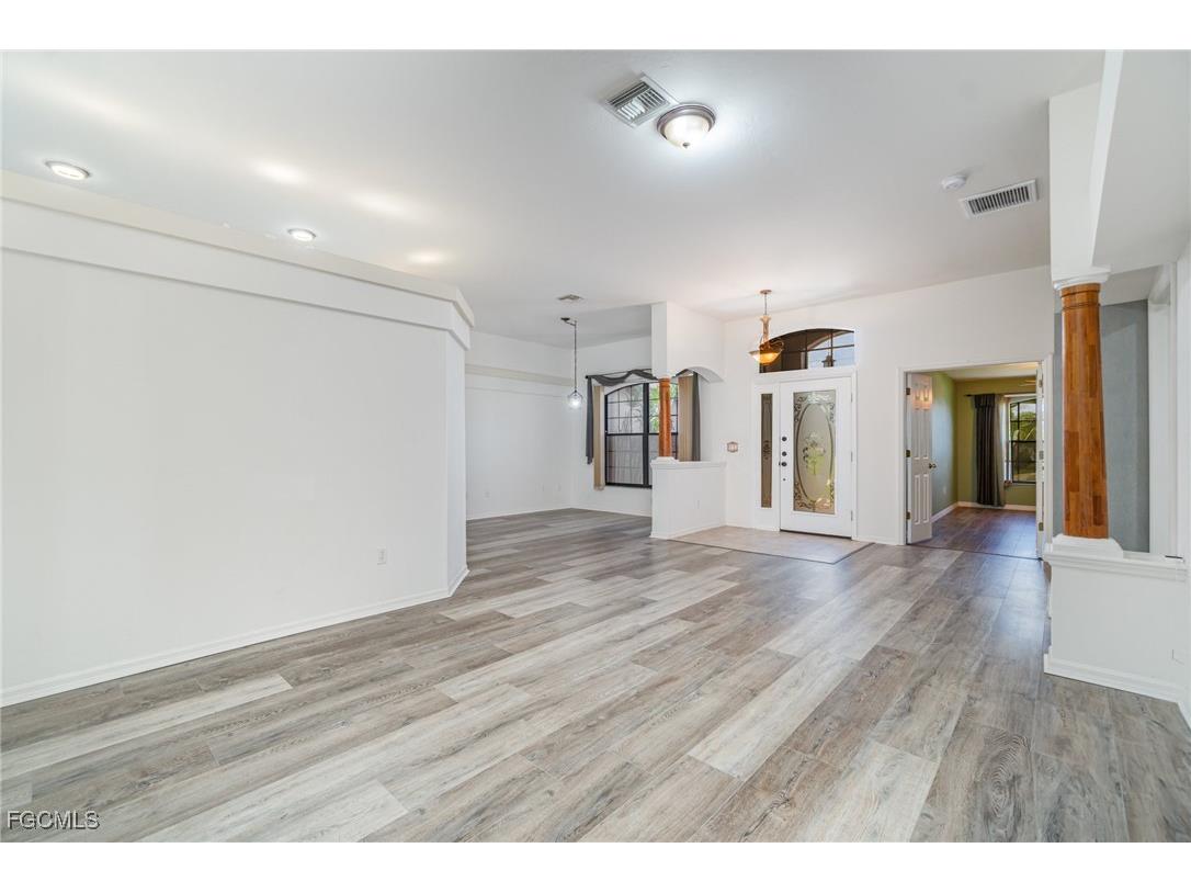 2725 SW 28th Place Cape Coral FL 33914 2025009100 image8