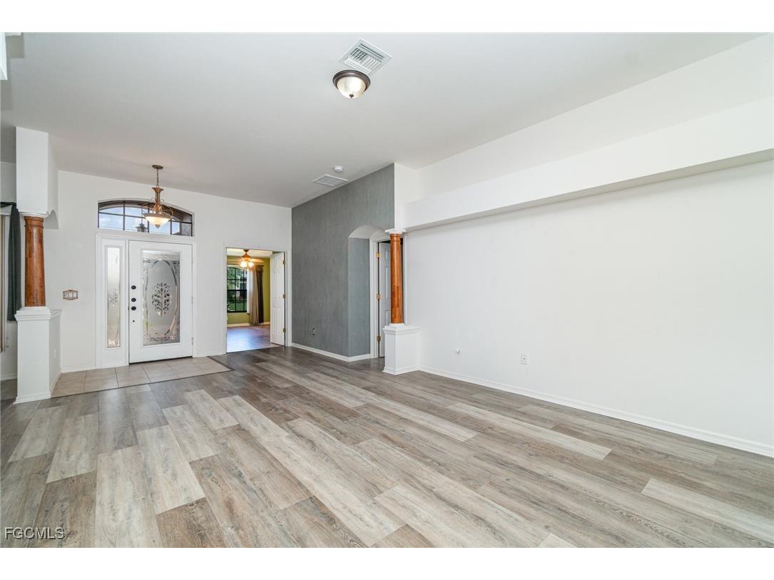 2725 SW 28th Place Cape Coral FL 33914 2025009100 image9