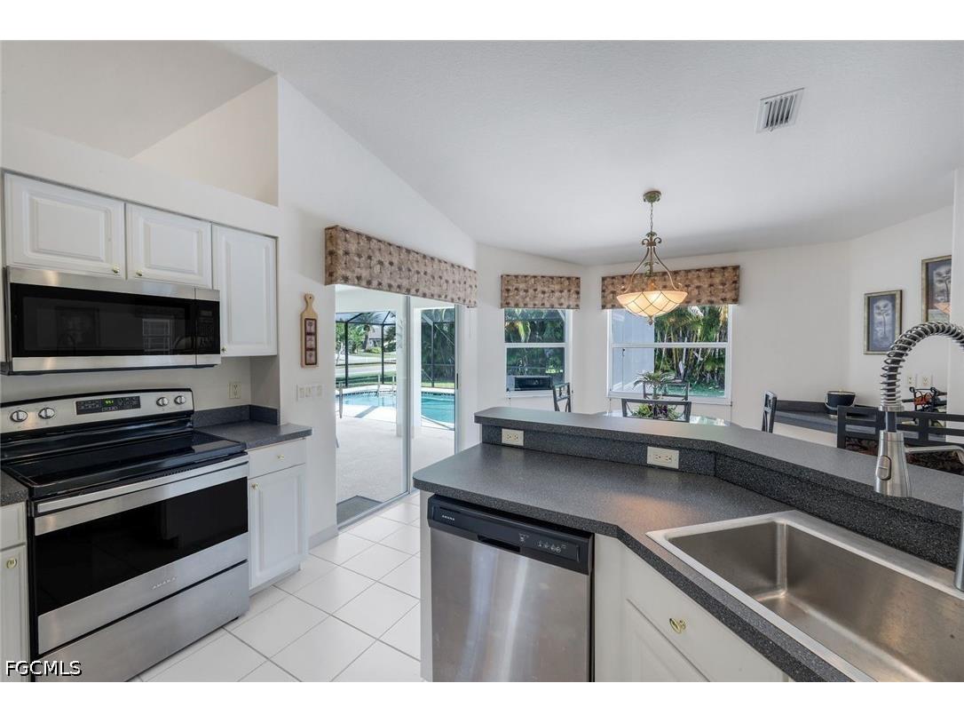 2725 SW 46th Terrace Cape Coral FL 33914 2026020689 image16