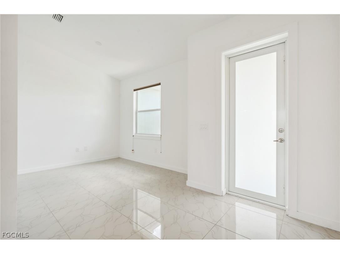 2725 SW Embers Terrace Cape Coral FL 33991 2026010327 image4