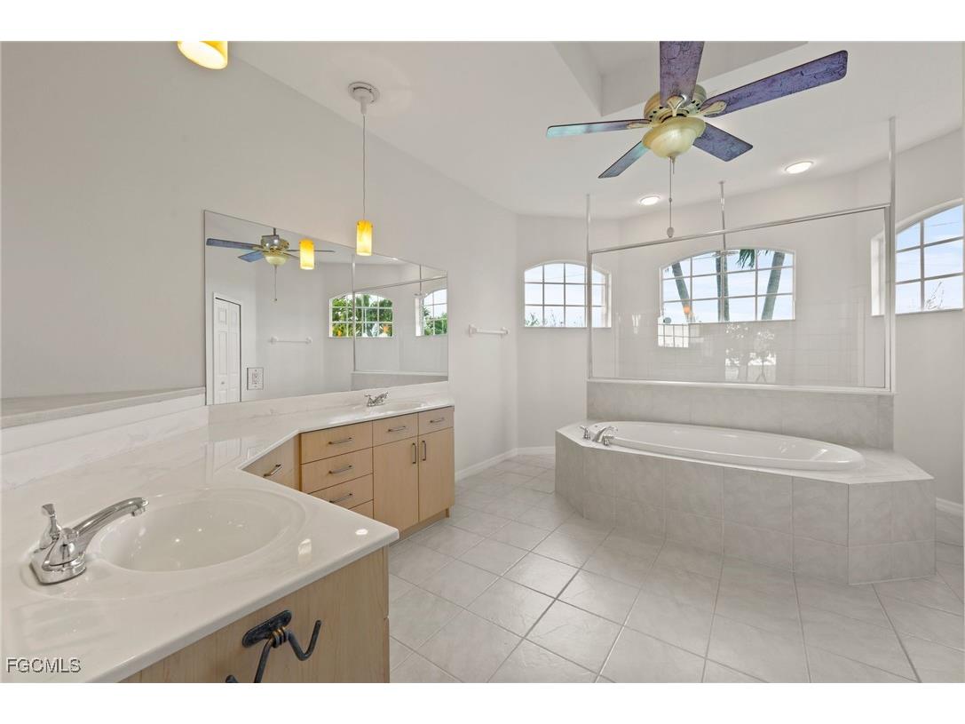 2727 NW 45th Place Cape Coral FL 33993 2025006094 image10