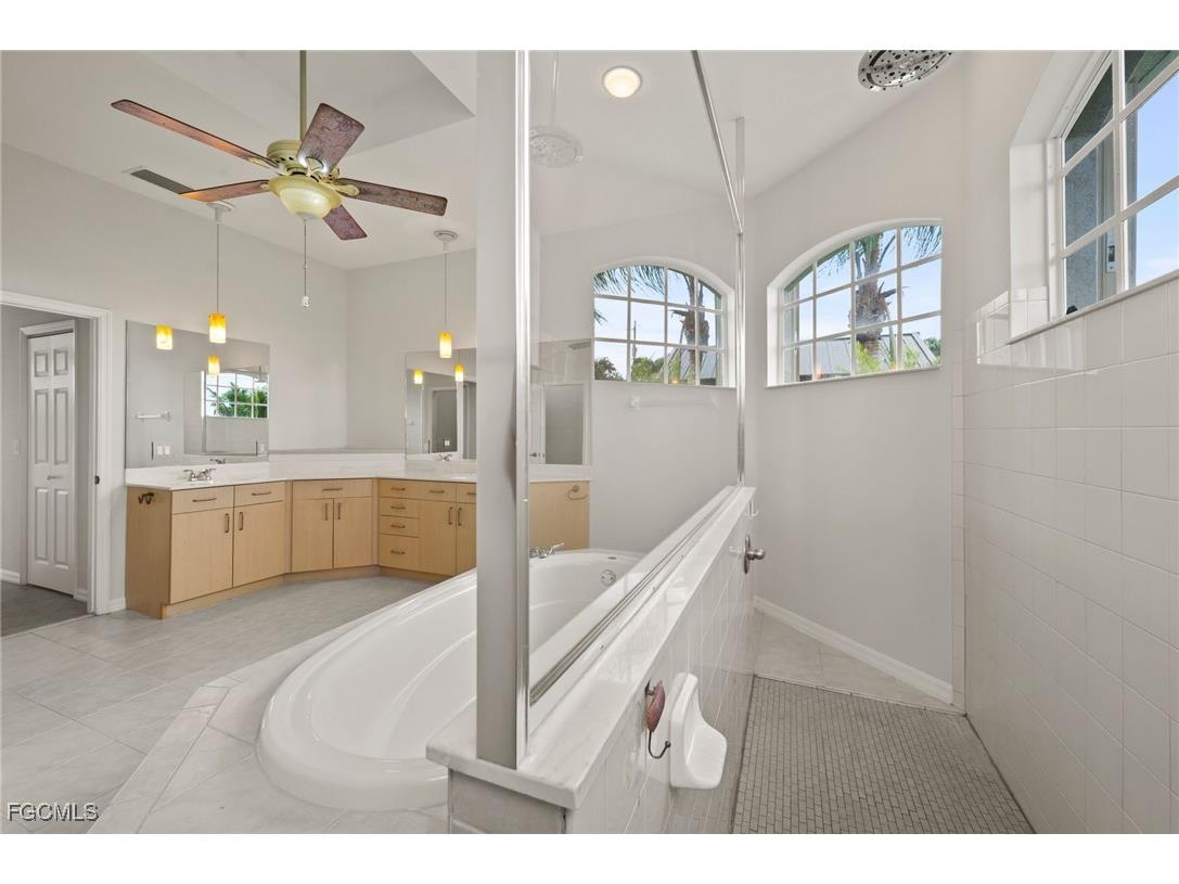 2727 NW 45th Place Cape Coral FL 33993 2025006094 image12