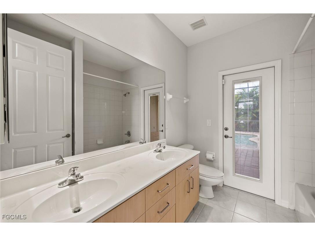 2727 NW 45th Place Cape Coral FL 33993 2025006094 image17