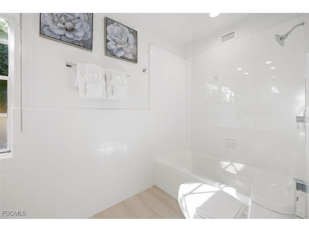 2728 Crayton Road Naples FL 34103 2025025285 image25