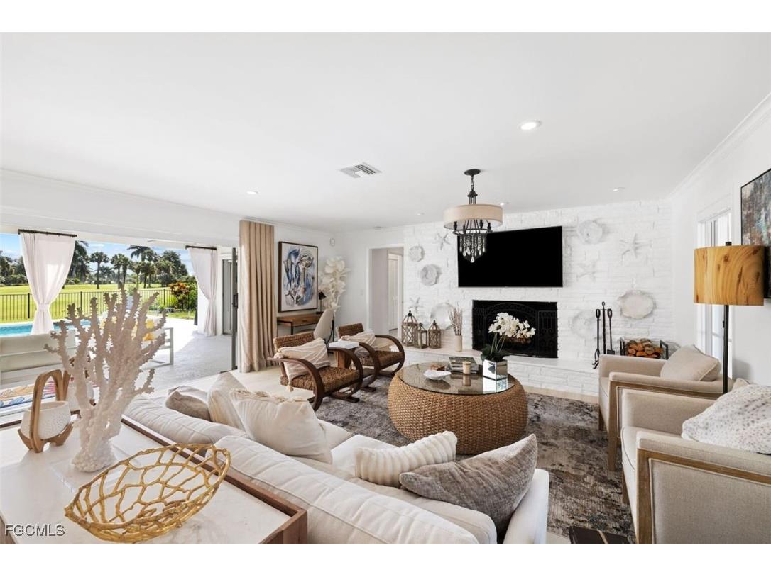 2728 Crayton Road Naples FL 34103 2025025285 image4