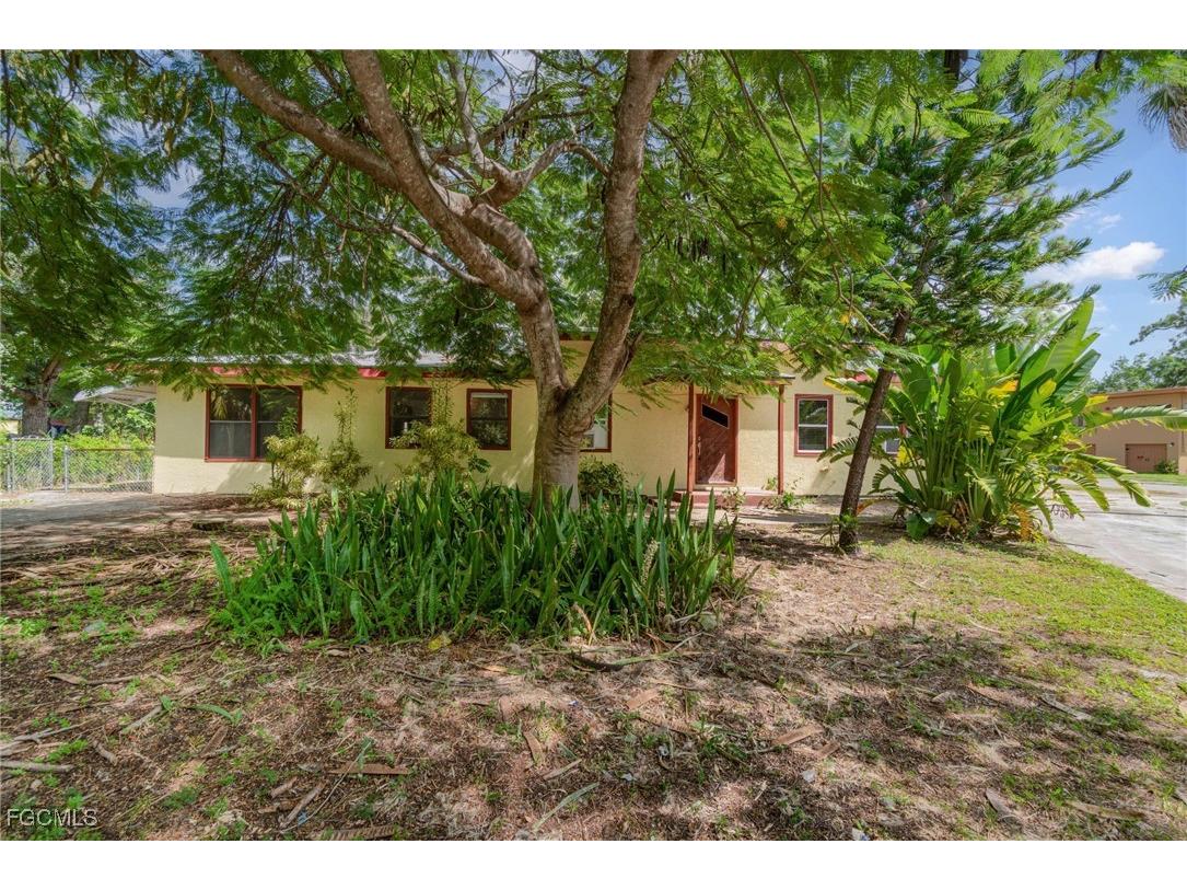 2729 Broadway Fort Myers FL 33901 2025012873 image1