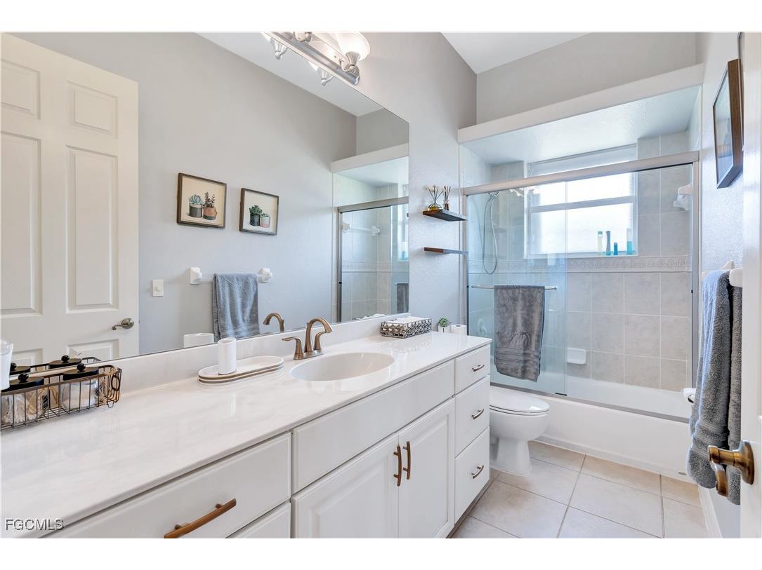 2730 NW 42nd Place Cape Coral FL 33993 2025020760 image16