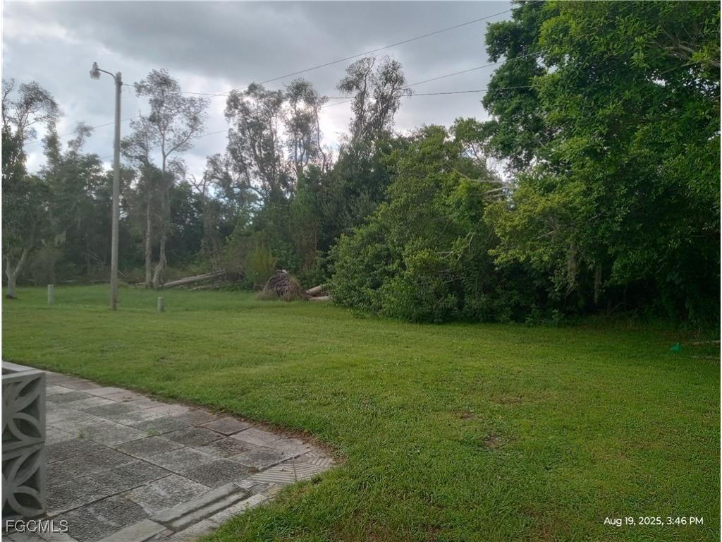 2731 Breezewood Drive North Fort Myers FL 33917 2025006540 image5