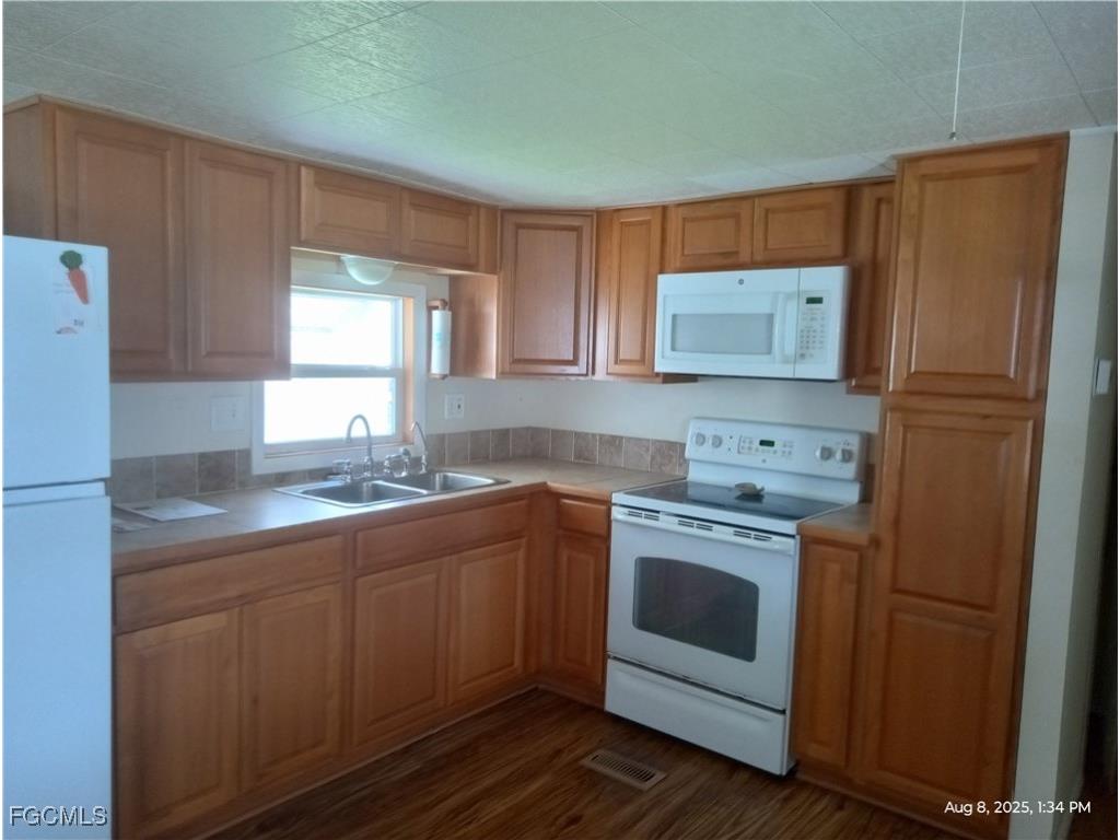 2731 Breezewood Drive North Fort Myers FL 33917 2025006540 image6