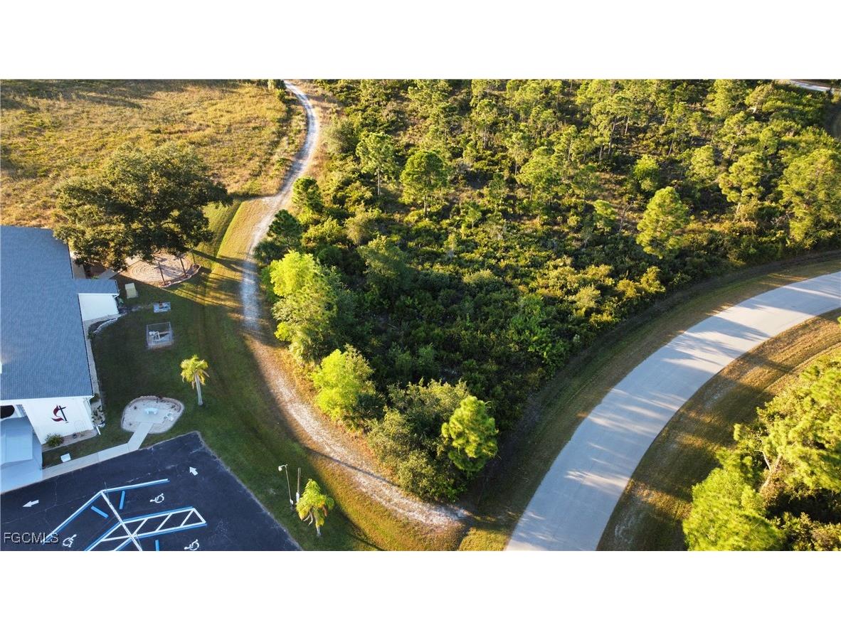 27366 Del Rio Drive Punta Gorda FL 33955 2025020481 image1