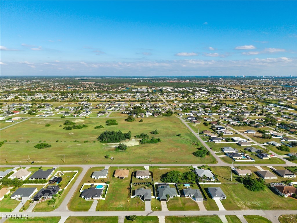 2737 NE 2nd Place Cape Coral FL 33909 2025018530 image22