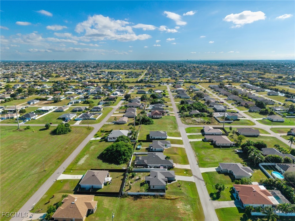 2737 NE 2nd Place Cape Coral FL 33909 2025018530 image28