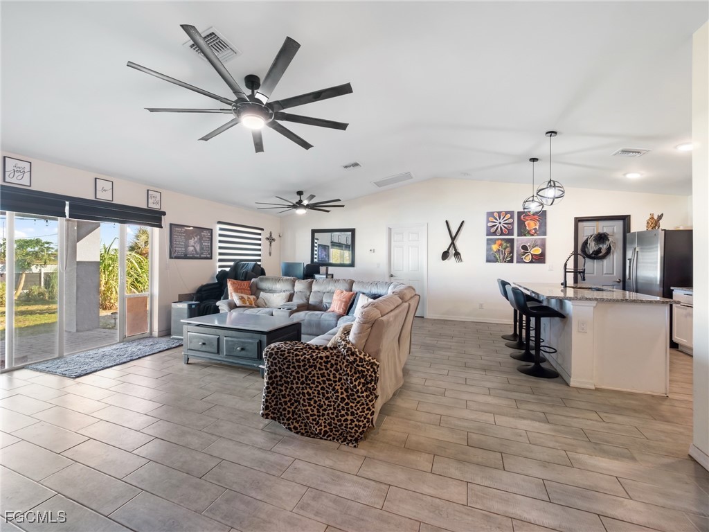 2737 NE 2nd Place Cape Coral FL 33909 2025018530 image3