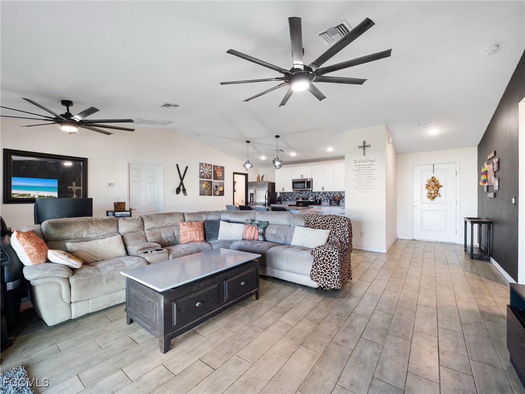 2737 NE 2nd Place Cape Coral FL 33909 2025018530 image7