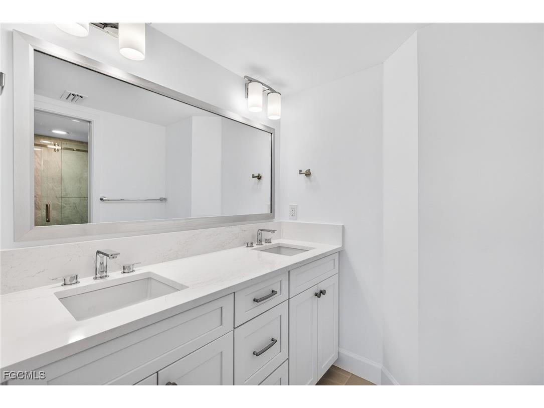 2737 W Gulf Drive #222 Sanibel FL 33957 2026001887 image25