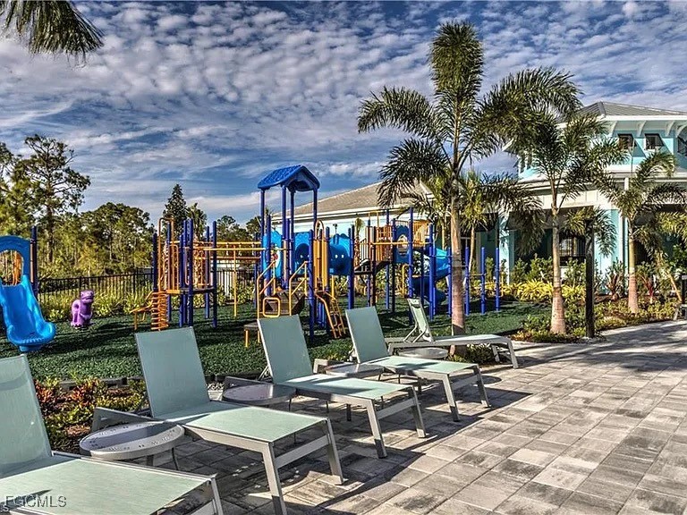 2739 Merida Lane Cape Coral FL 33909 2025018159 image25