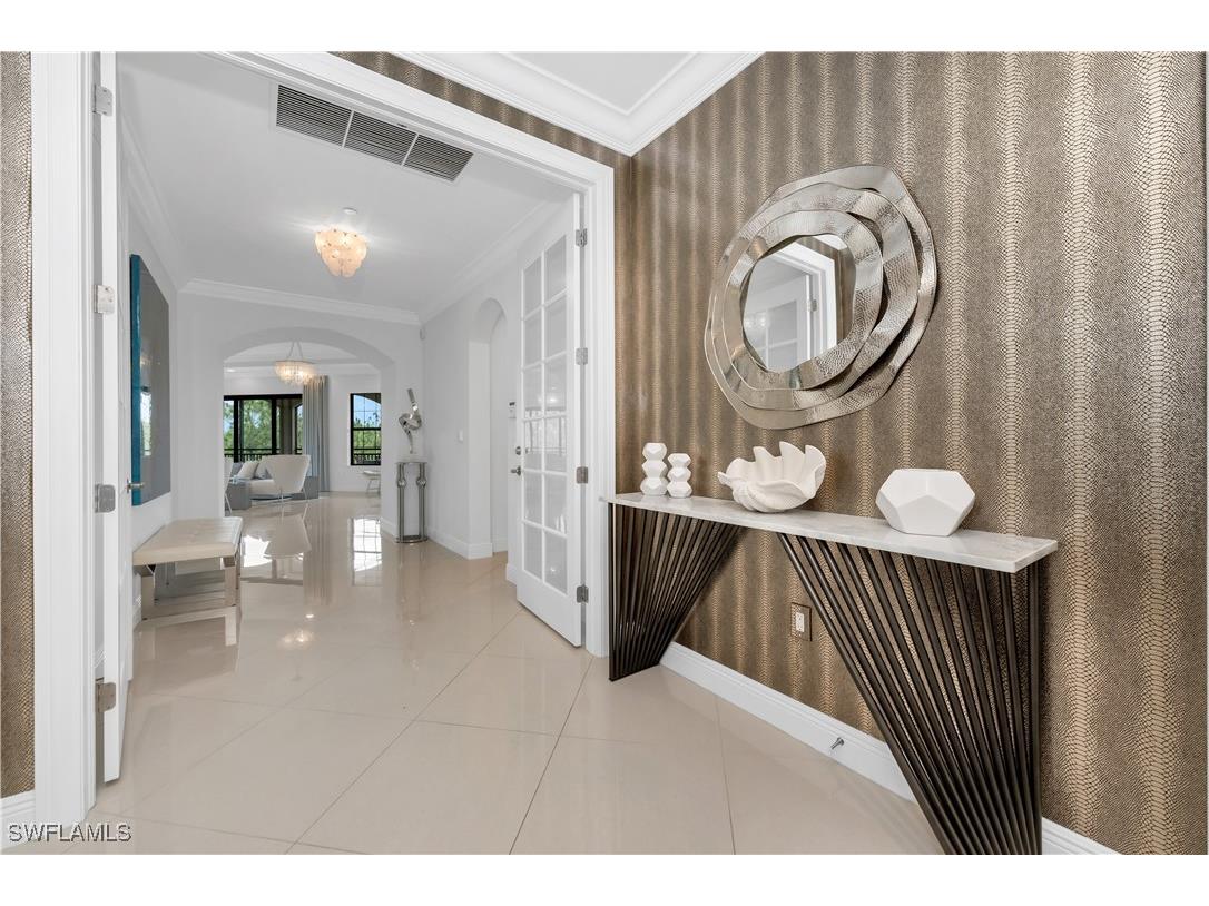 2739 Tiburon Boulevard E #302 Naples FL 34109 225053840 image1